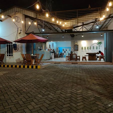 Kokonut Guesthouse Surabaya Eksteriør bilde