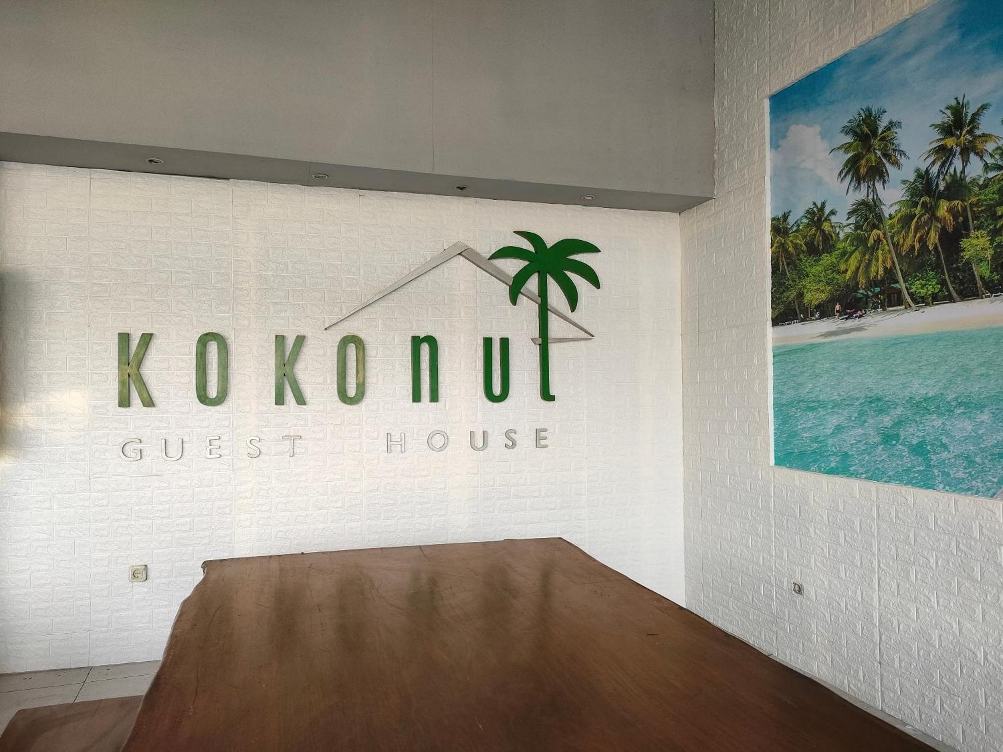 Kokonut Guesthouse Surabaya Eksteriør bilde