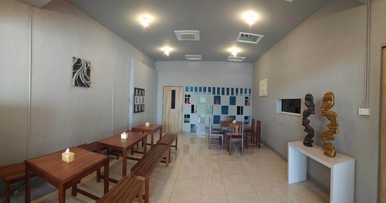 Kokonut Guesthouse Surabaya Eksteriør bilde