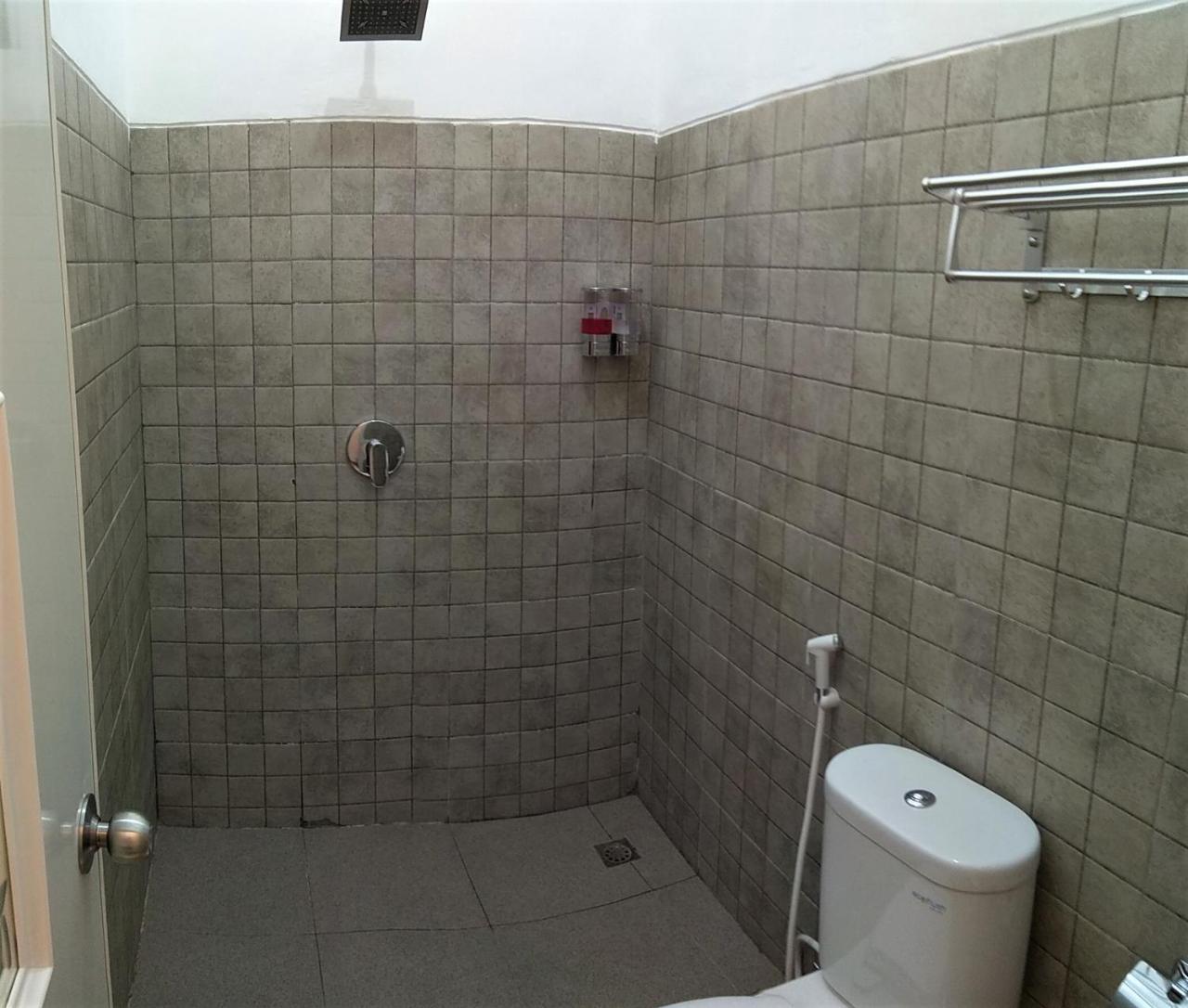 Kokonut Guesthouse Surabaya Eksteriør bilde