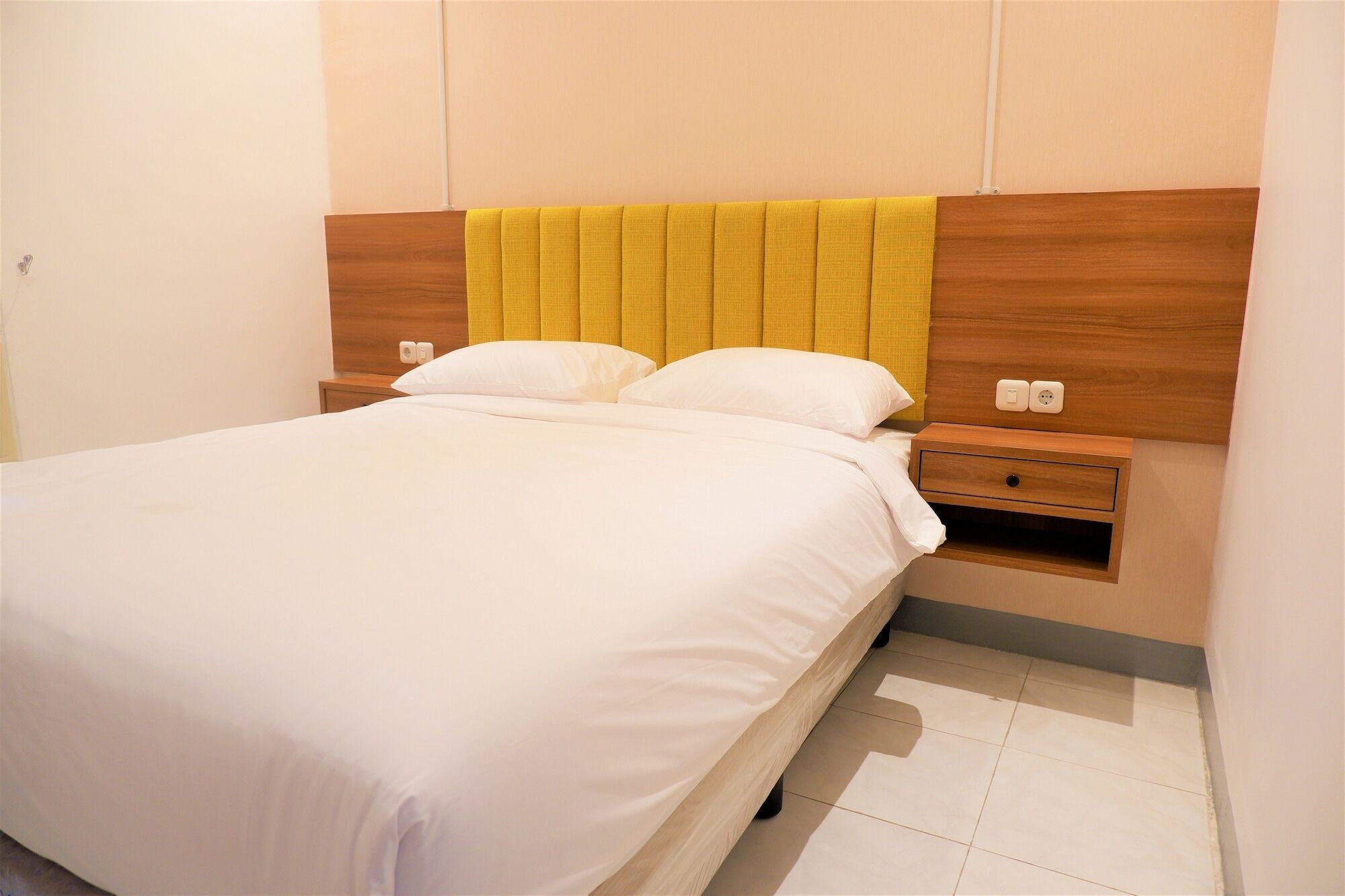 Kokonut Guesthouse Surabaya Eksteriør bilde